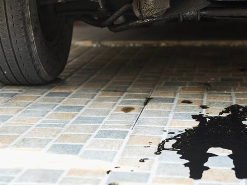 علت بیرون زدن روغن از درب موتور