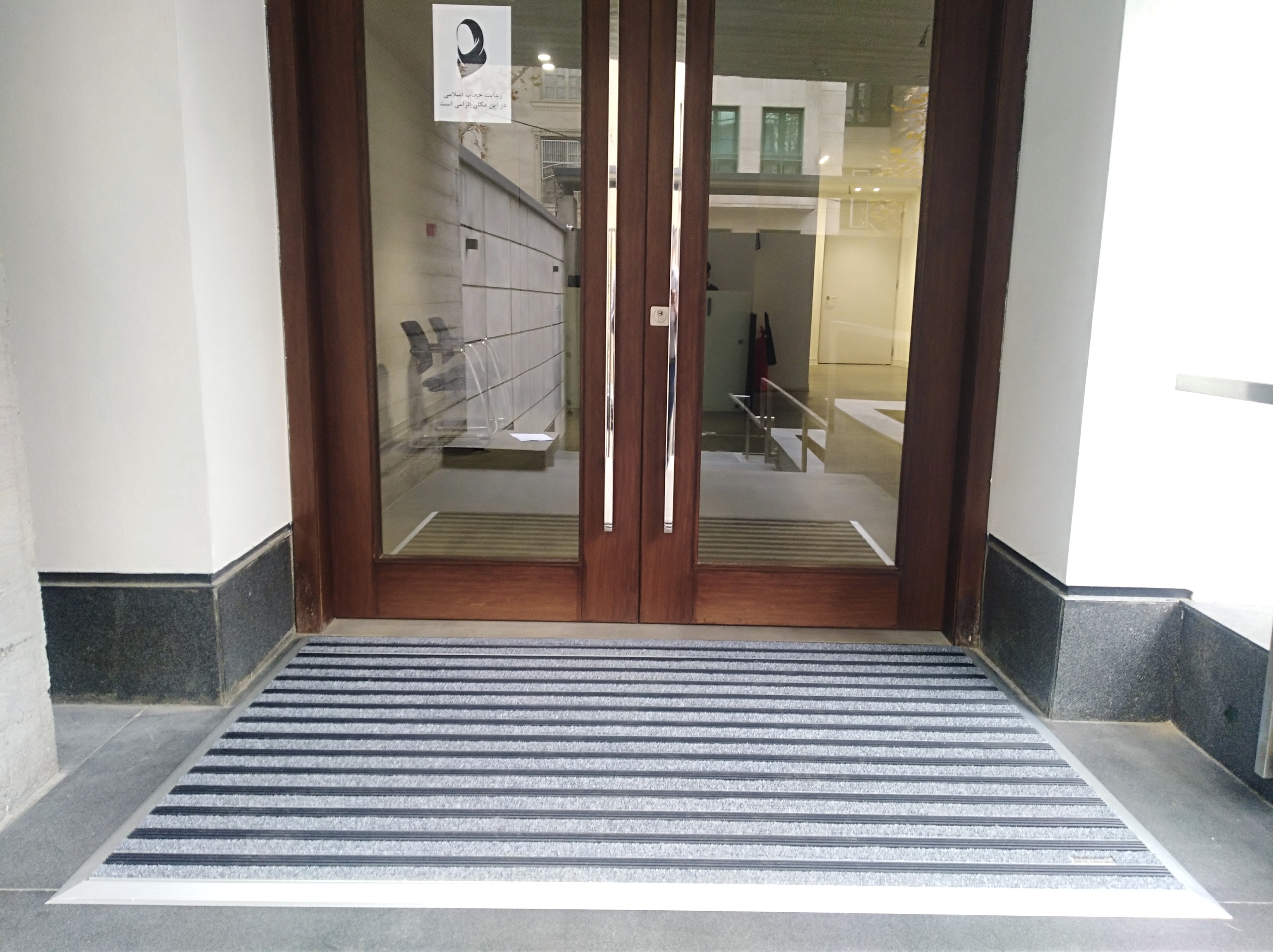 پادری آلومینیومی درمت: بهترین انتخاب برای پاساژها و مراکز خرید