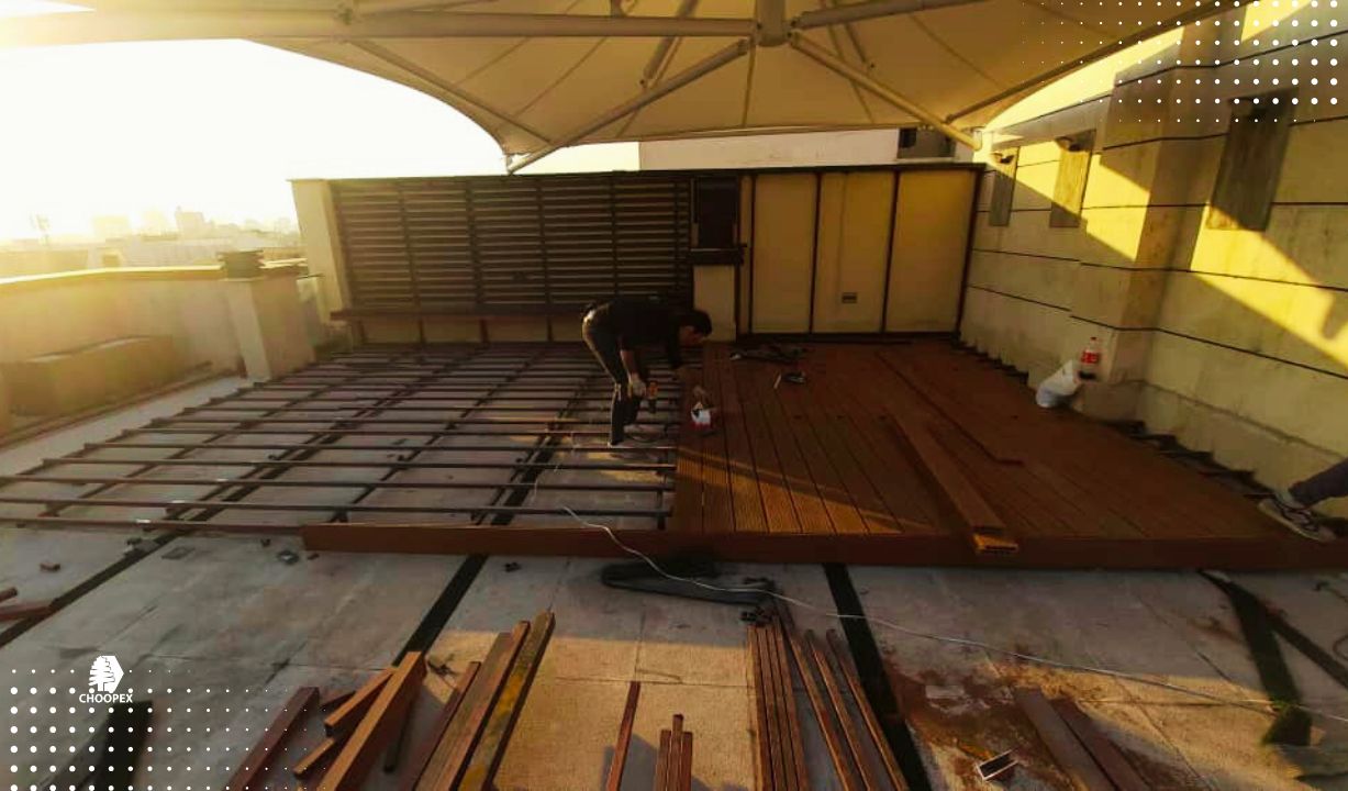 نصب چوب پلاستیک کف روف گاردن