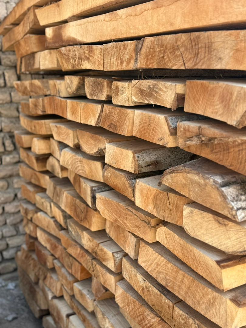 چوب گردو: انتخاب هوشمندانه برای پروژه‌های خاص